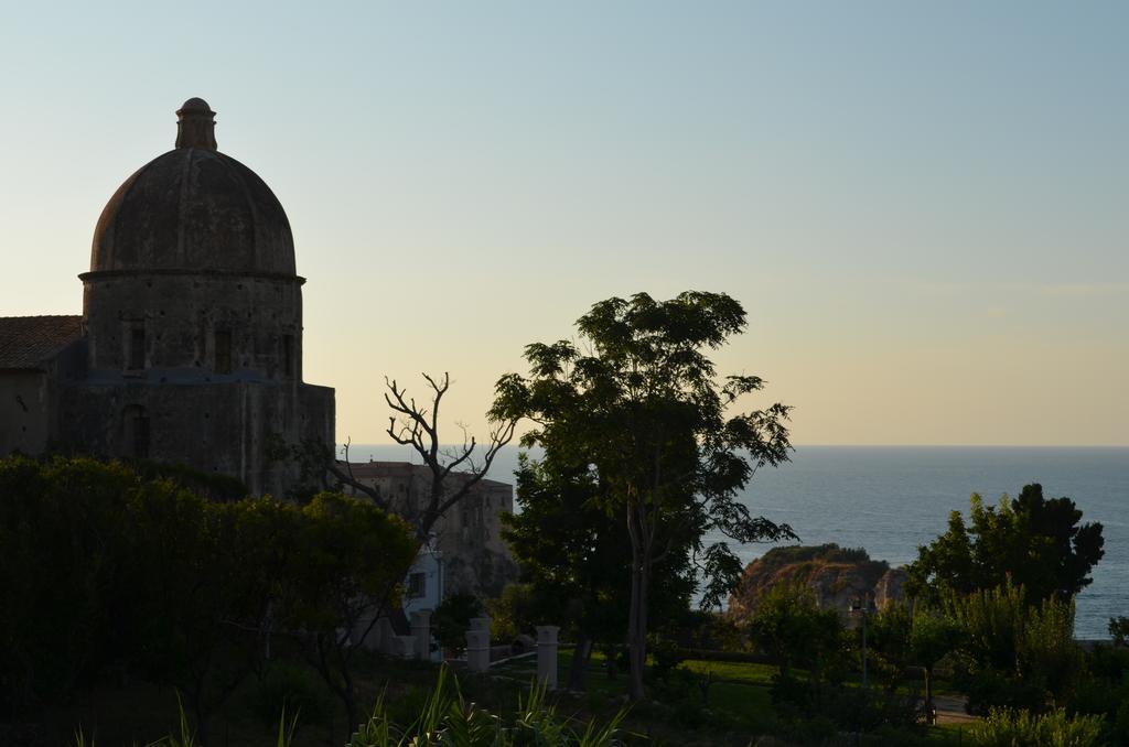Villa Oscar Tropea Rum bild